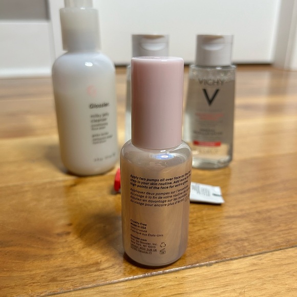 Beauty Set - GLOSSIER & VICHY - Picture 4 of 4